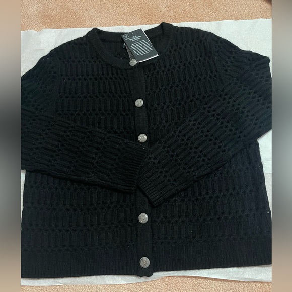 Bloomingdales’s Cashmere 2ply beautiful and very soft - Picture 2 of 16